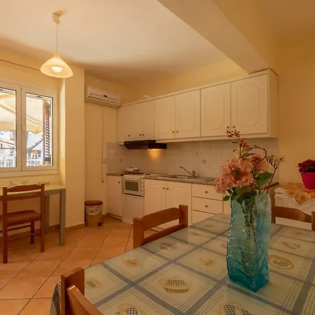 Dina In Apartmán Kalamítsi